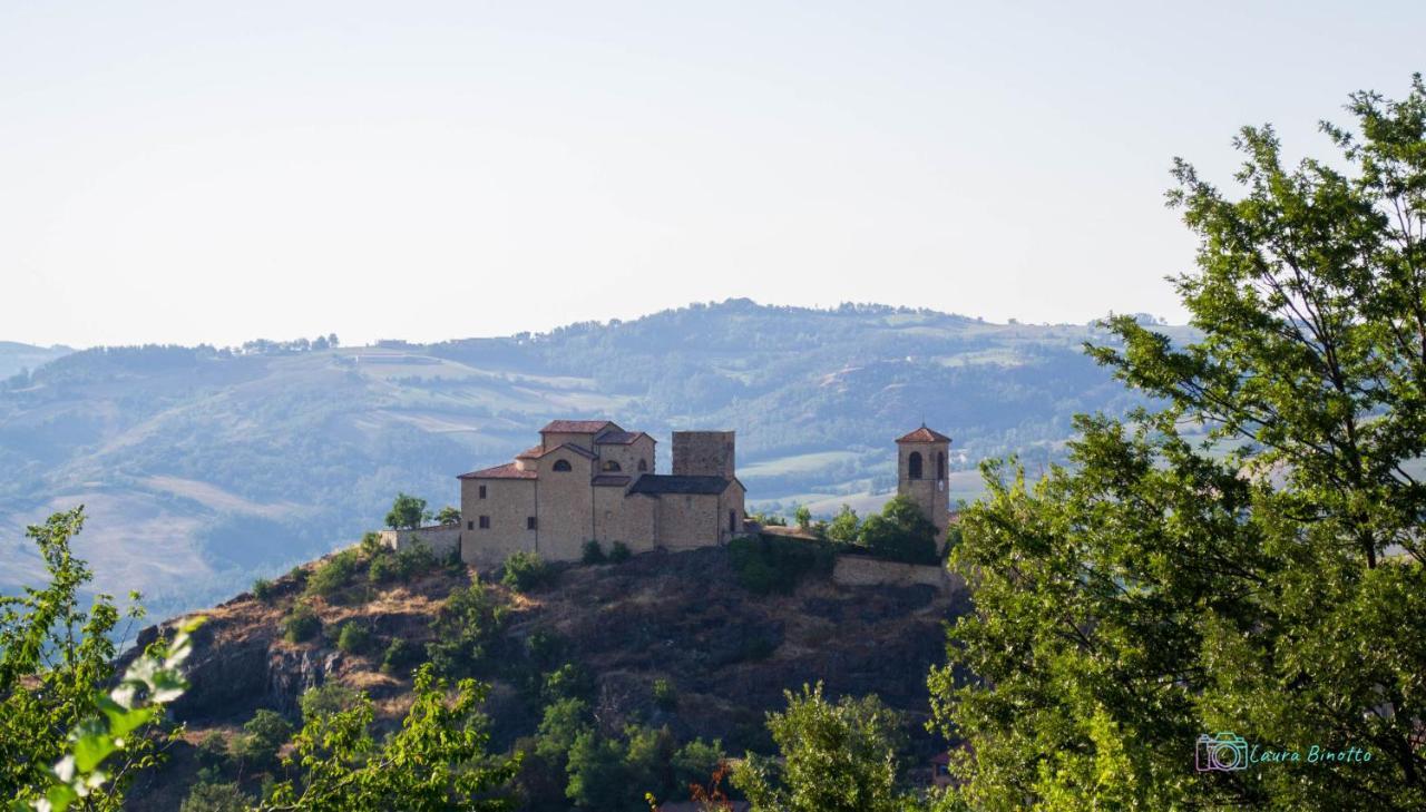 Antiche Vie B&B Serramazzoni Exterior photo